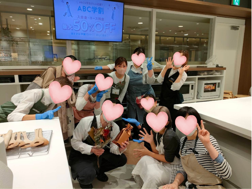 パン製造所での集合写真